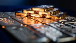 Gold and silver rise, supported by falling bond yields... and markets await US jobs data and Iran talks.