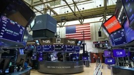 US stock futures stabilize, supported by technology despite pressure from Hermes and rising yields.