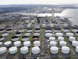 أميركا تشتري 3 ملايين برميل لإعادة ملء الاحتياطي النفطي الاستراتيجي بعد تراجعه لأقل مستوى منذ 40 عاماً 