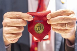 Ending the government shutdown revives risk appetite… Bitcoin rebounds from its lows and eases losses in the cryptocurrency market