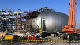 السعودية: تعميق تخفيضـات النفط يعيد التوازن إلى السوق