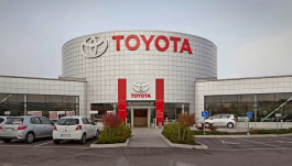 Toyota cuts global production of cars