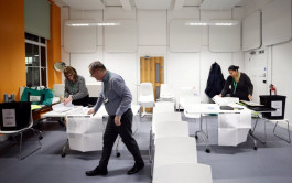 البريطانيون يقترعون اليوم في ثالث انتخابات تشريعية خلال 4 سنوات