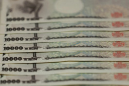 الين يستأنف خسائره بسبب انكماش الاقتصاد الياباني