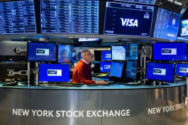 US stocks moved cautiously in a narrow range