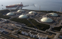 الهند تشتري الغاز المسال من الإمارات