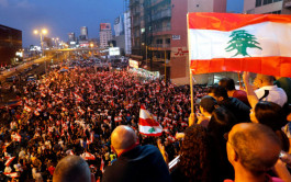 "موديز" تُخفض تصنيف لبنان عقب احتجاجات شعبية واسعة