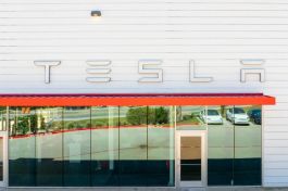 تسلا تواجه نزيف الأرباح، وماسك يُحذّر: "القادم أصعب"