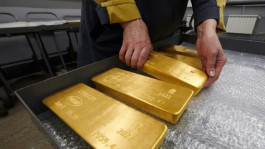  Gold is under pressure from the Federal Reserve, and it is expected to fall below $1,900