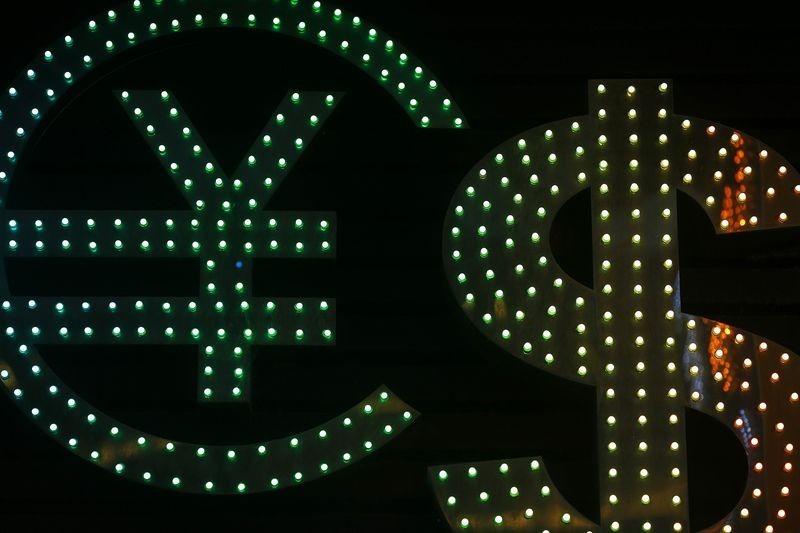 الين يواصل التراجع قبل تصويت البرلمان الياباني على اختيار رئيس الوزراء الجديد